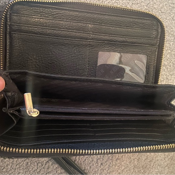 Steve Madden zip around clutch wallet/organizer ✨Black Faux Leather ✨ Like New ✨ - Picture 4 of 6